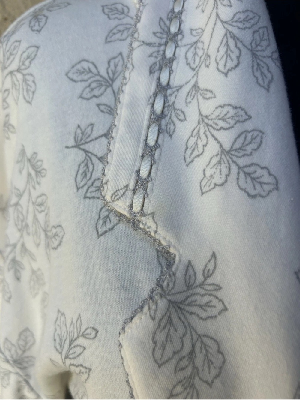 LIZ CLAIBORNE 100% Cotton Robe XL 18/20 Ivory Gray Floral Wrap Styling Excellent - Picture 7 of 13